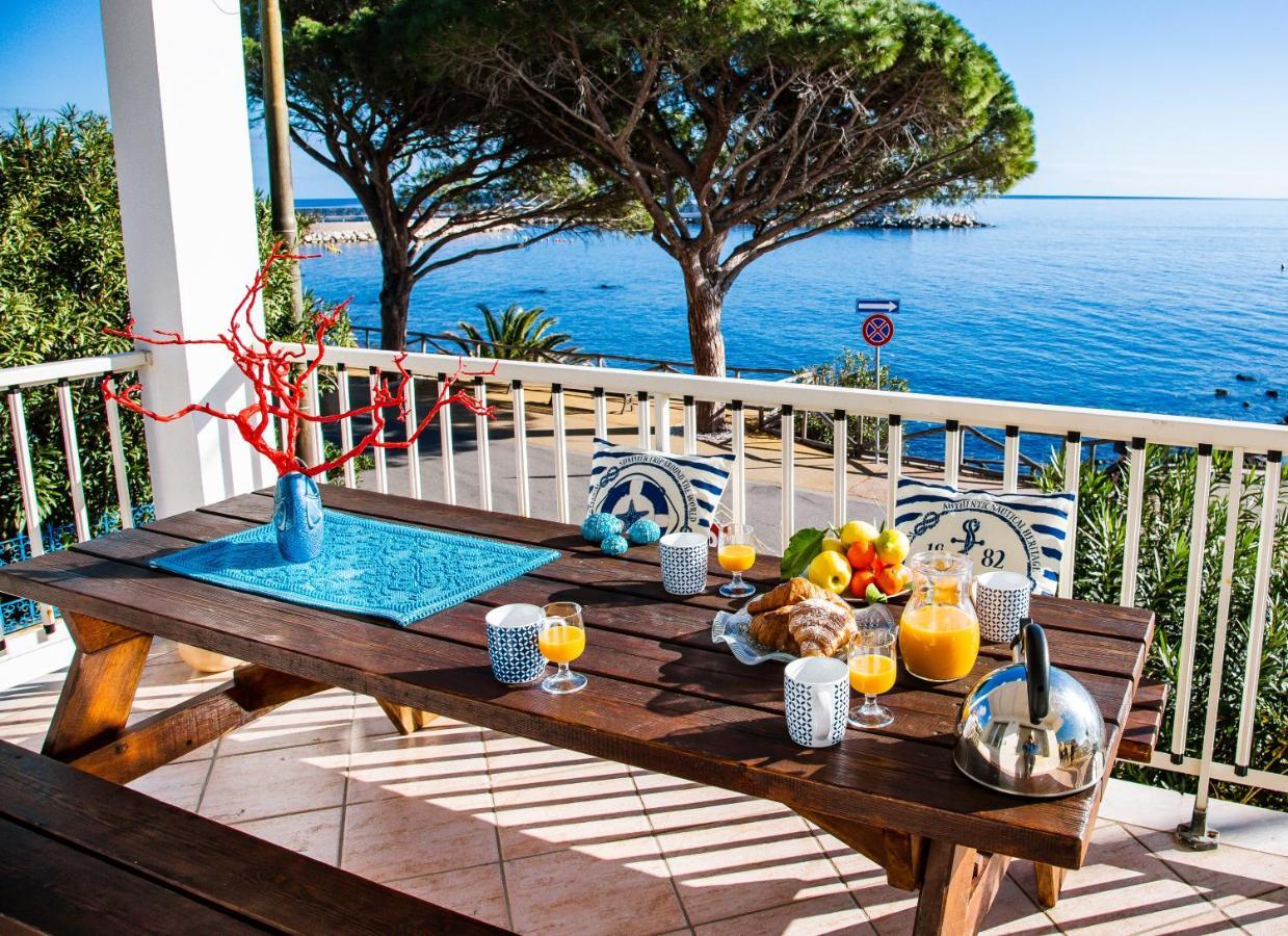 Terrazza Lungomare, E Sei In Spiaggia...